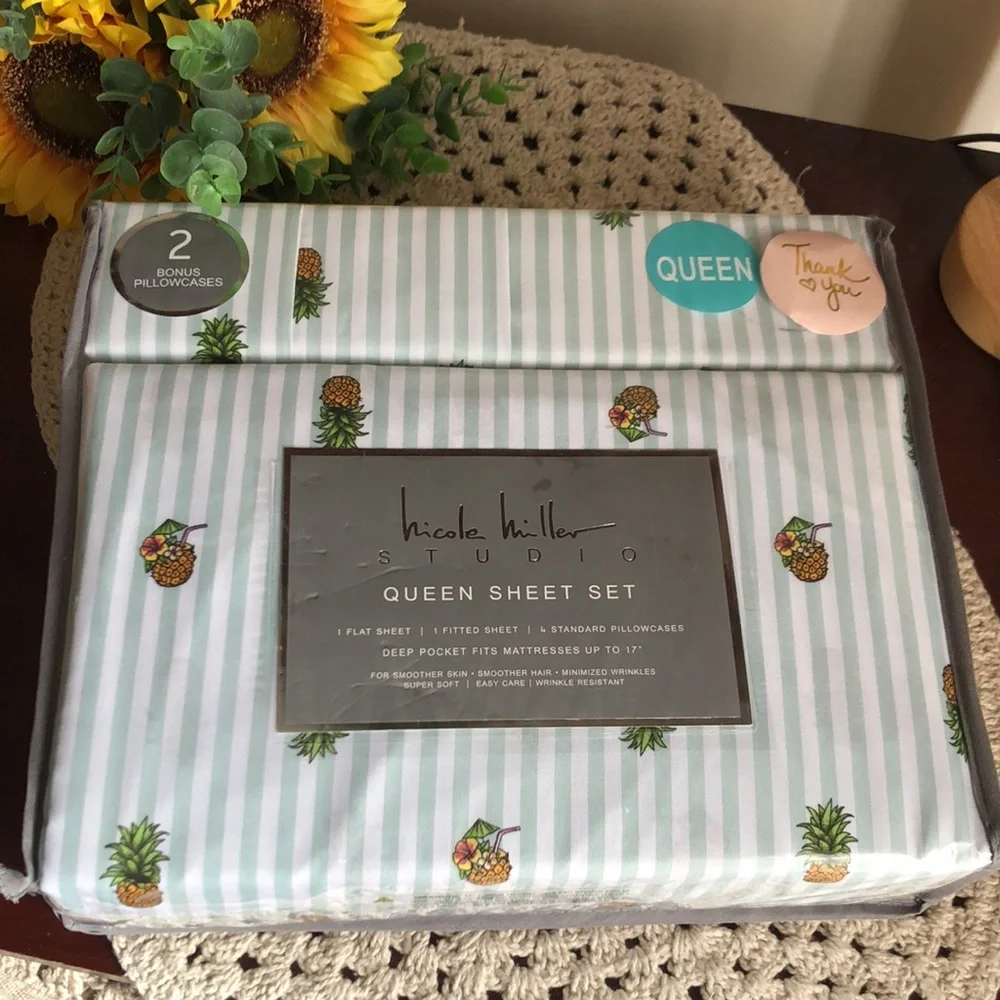 Nicole Miller Pineapple Stripe Queen Sheet Set in Mint and White